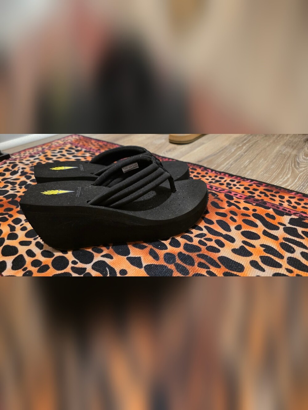 Volatile Black Platform Flip Flops New! Never Worn! - Picture 2 of 5
